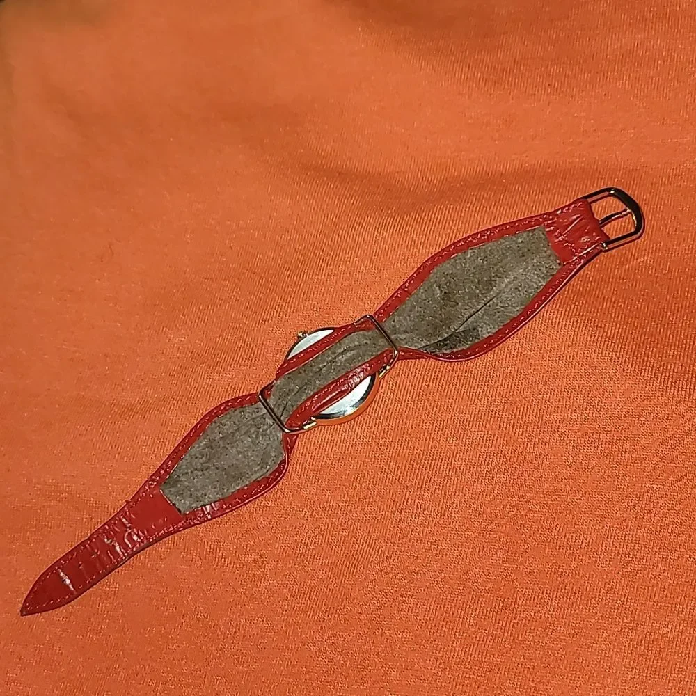 Vintage Texas State Shape in Crystals Watch‎ Gold Tone Ombre Face Red Leather